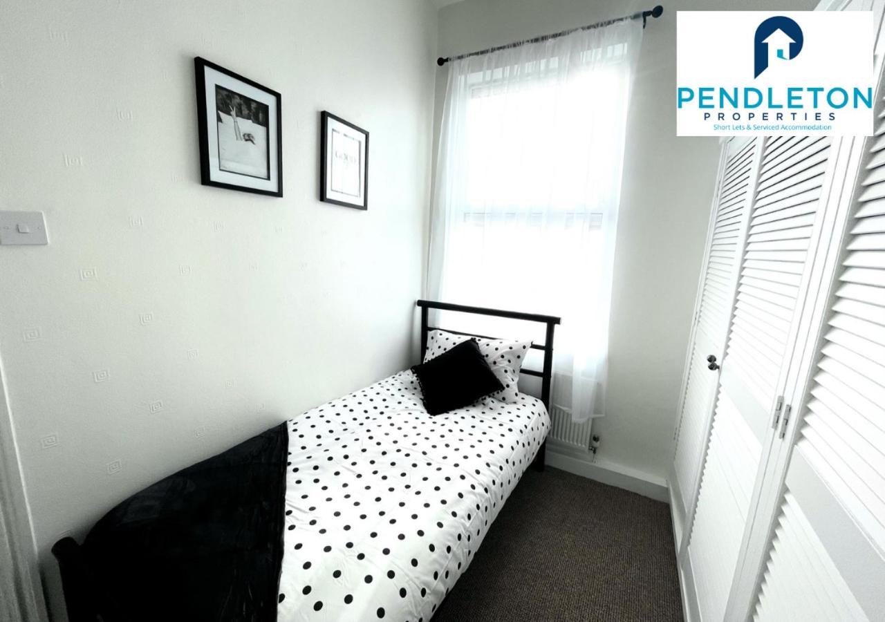 Modern 3 Bed House With Free Parking And Wi-Fi Villa Preston  Eksteriør billede
